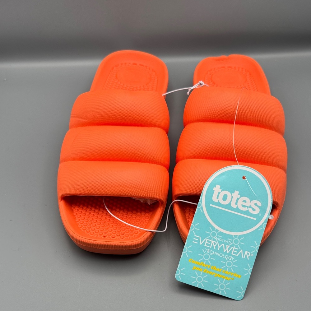Totes slip on flip flops